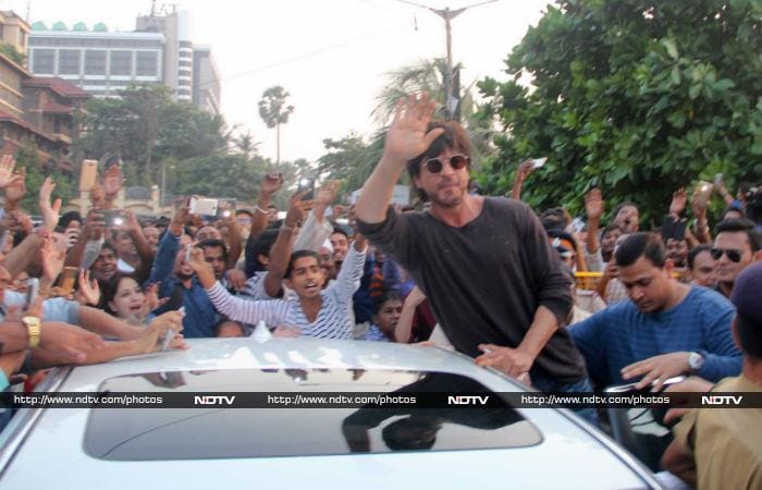 Shah Rukh Khan, Akshay Kumar\'s Day To Make A Difference