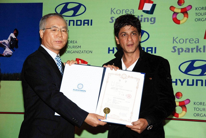 Meet 'Black Belt' Shah Rukh!