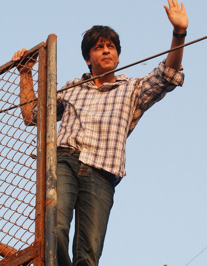 SRK cut his birthday cake amongst his fans, who had gathered at his residence in Mumbai. (Photo: AFP)