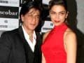 Photo : Deepika parties with SRK (so where's Sidhartha?)