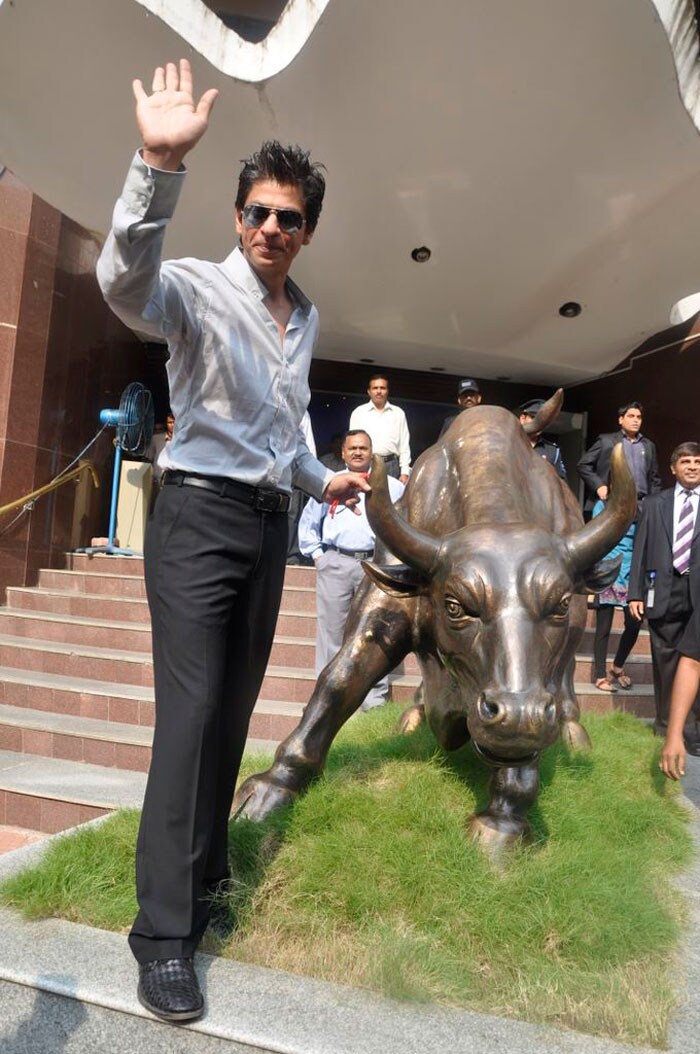 SRK waves to his fans.