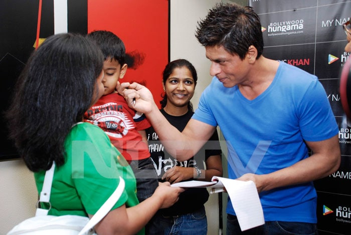 SRK meets his fans