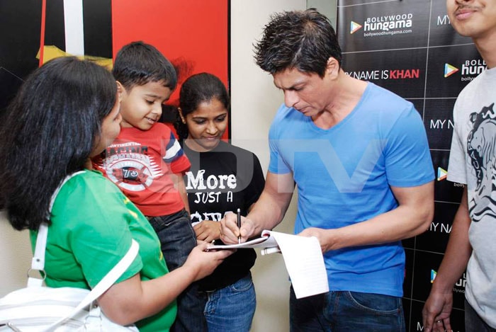 SRK meets his fans