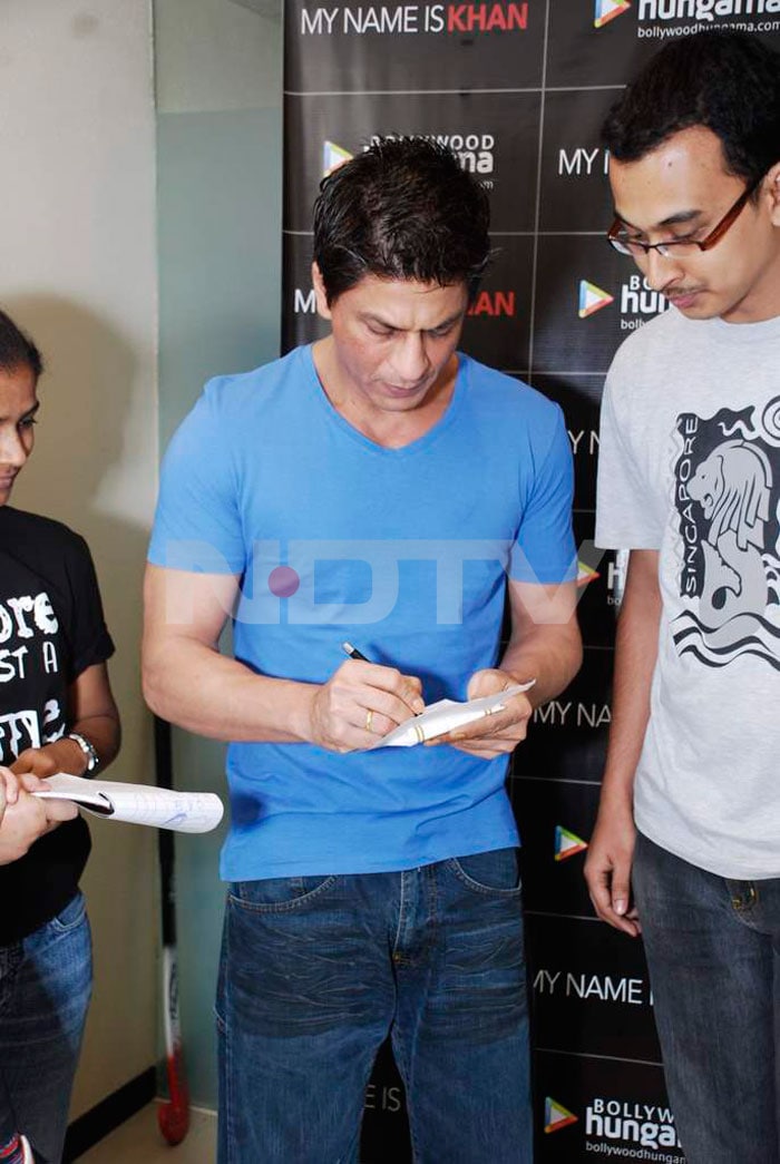 SRK meets his fans