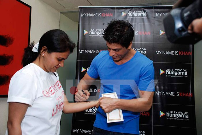 SRK meets his fans