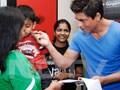 Photo : SRK meets his fans