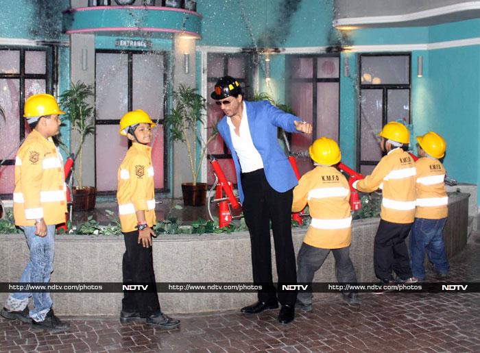 Fireman Shah Rukh to the rescue