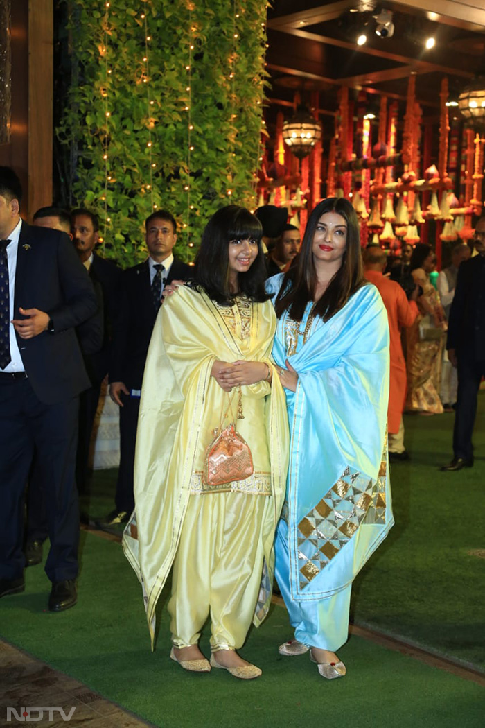 SRK-Gauri And Fam, Deepika-Ranveer Lit Up Ganesh Chaturthi Festivities At The Ambanis\'