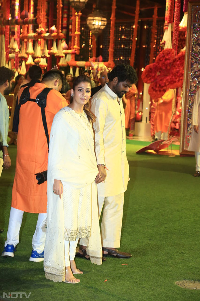 SRK-Gauri And Fam, Deepika-Ranveer Lit Up Ganesh Chaturthi Festivities At The Ambanis\'