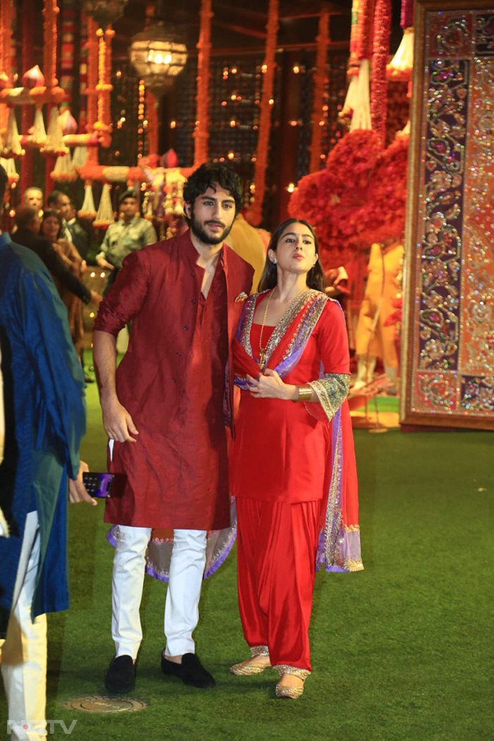 Sara was accompanied by brother Ibrahim Ali Khan. (Image courtesy: Varinder Chawla)