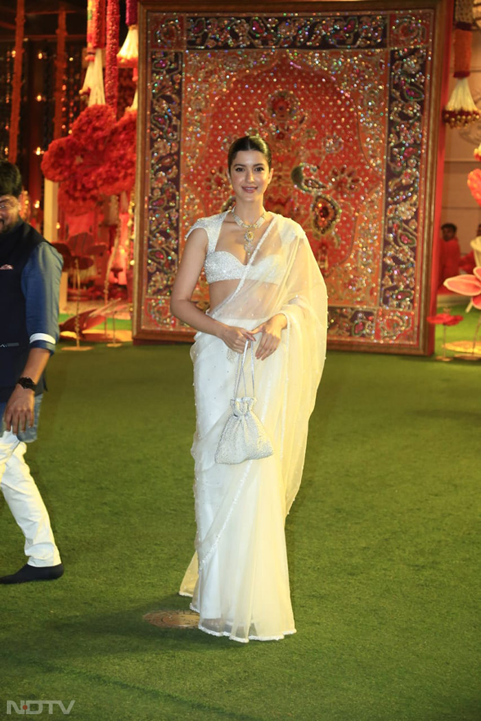 A glimpse of Shanaya Kapoor's OOTN. (Image courtesy: Varinder Chawla)