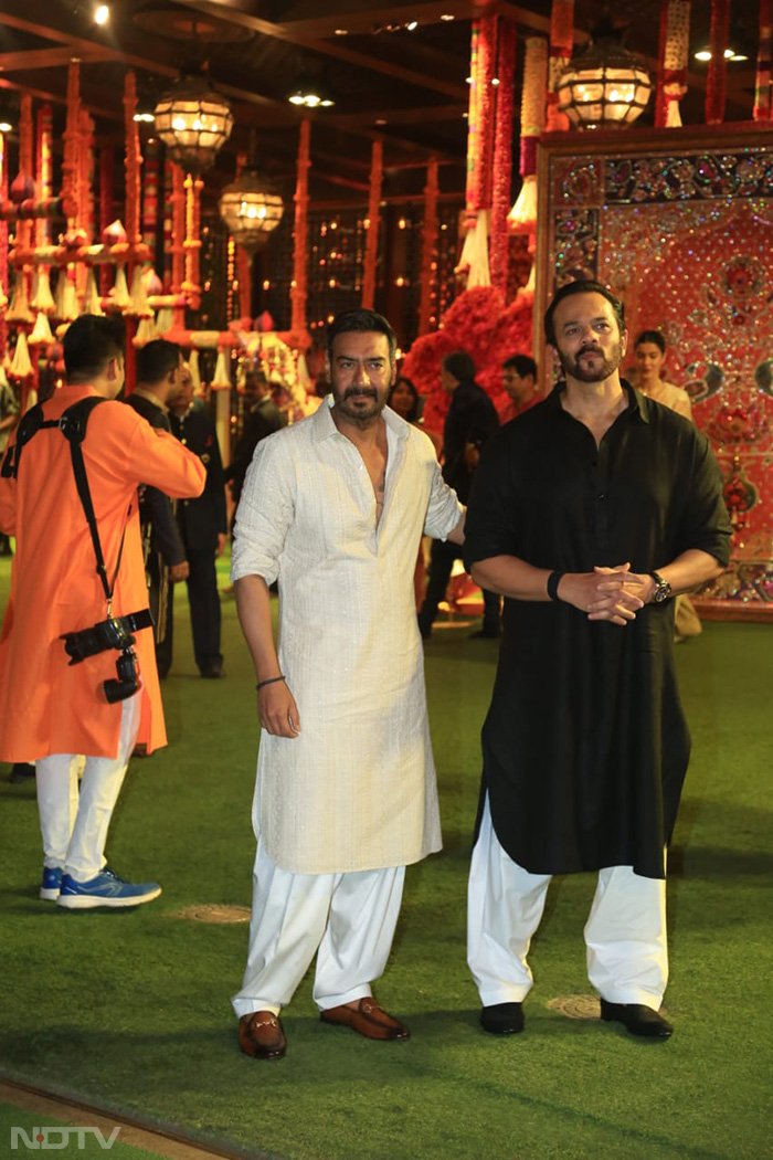 SRK-Gauri And Fam, Deepika-Ranveer Lit Up Ganesh Chaturthi Festivities At The Ambanis\'