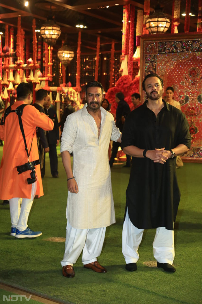 Ajay Devgn posed with Singham director Rohit Shetty. (Image courtesy: Varinder Chawla)