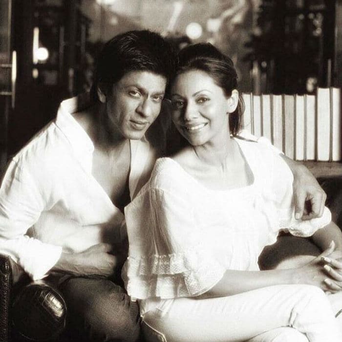 These Pics Perfectly Sum Up Shah Rukh Gauri Khan S 25 Years Of Marriage