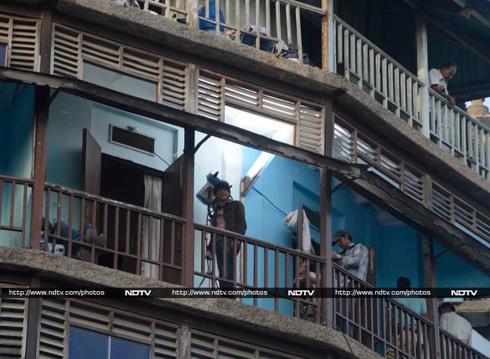 On the Other Side of Fame: SRK Films <i>Fan</i> in Mumbai Chawl