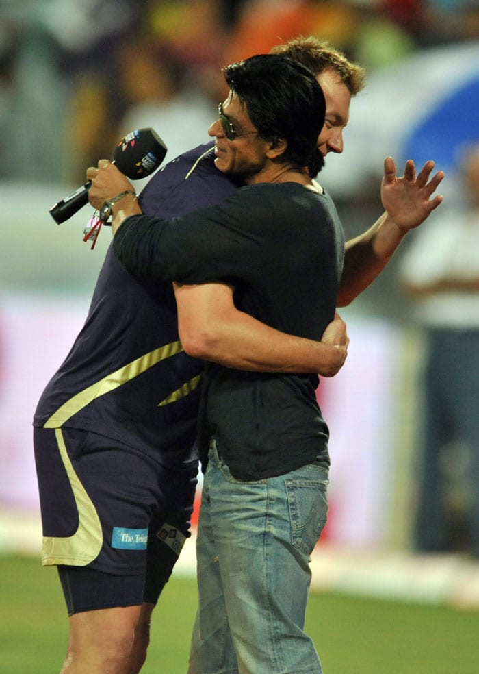 SRK, Juhi are friends again
