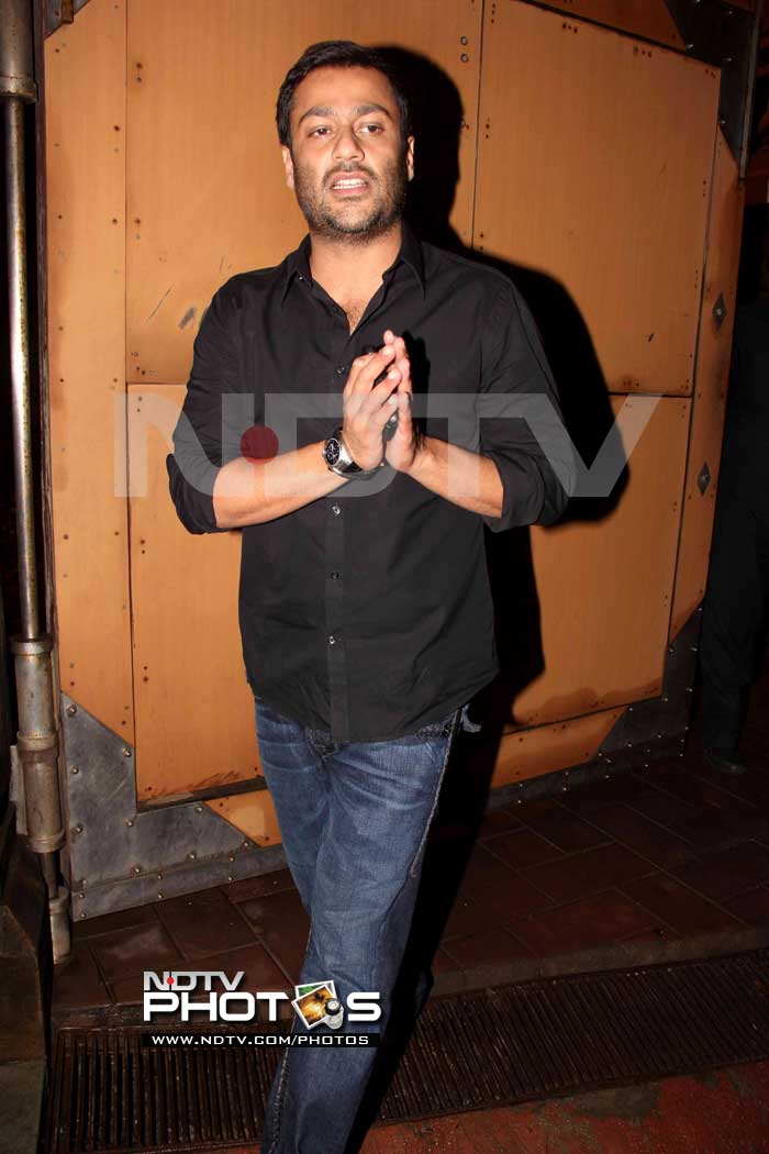 <I>Rock On</I> director Abhishek Kapoor does a 'namaste'.