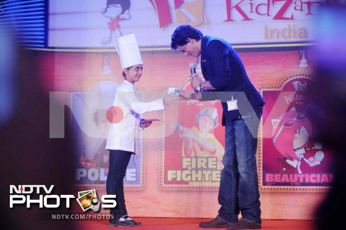 Child\'s play with Shah Rukh Khan
