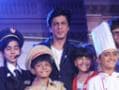 Photo : Child's play with Shah Rukh Khan