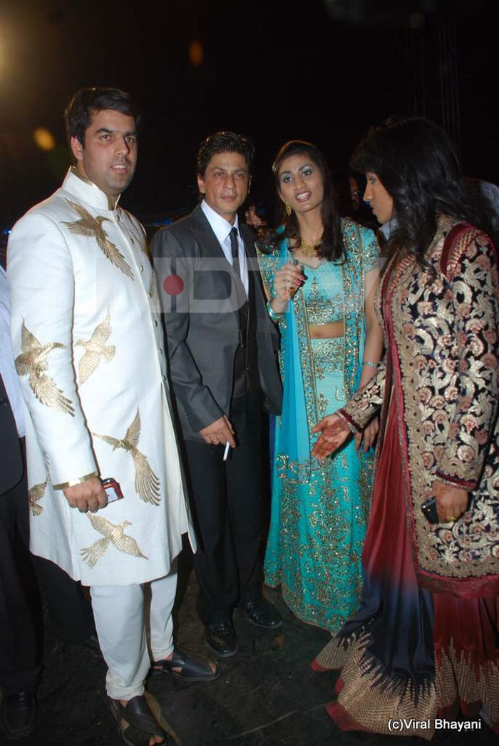 SRK, Gauri @ wedding bash