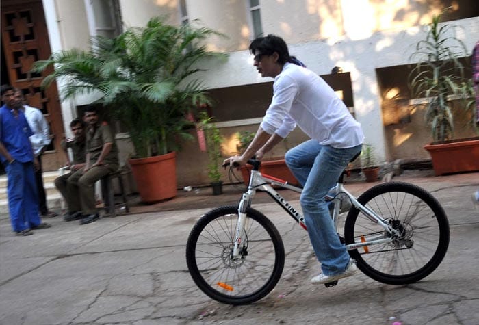 SRK takes a day off, goes cycling with Suhana