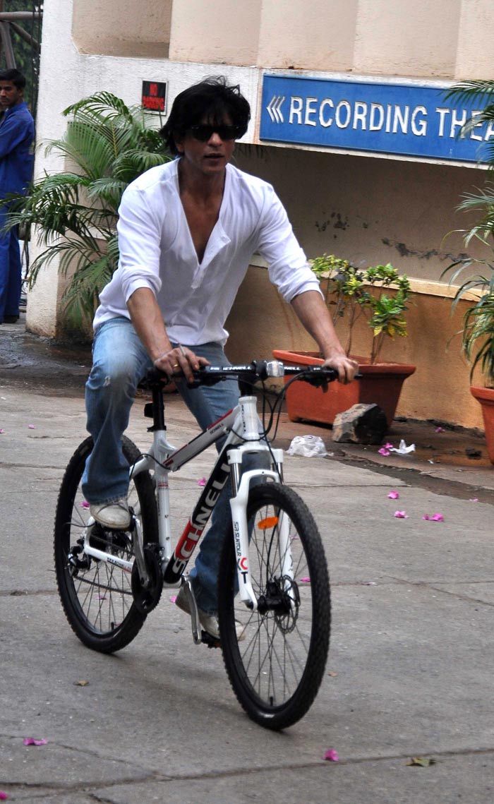 SRK takes a day off, goes cycling with Suhana