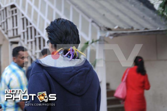 Sneak-a-peek at SRK\'s new hairstyle