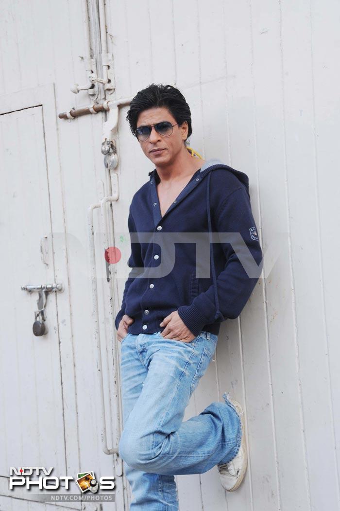 Sneak-a-peek at SRK\'s new hairstyle