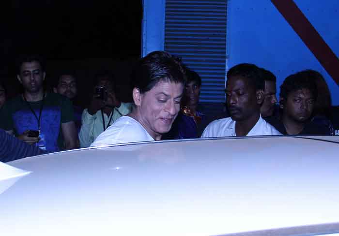 SRK, Priyanka go Live on the World Stage