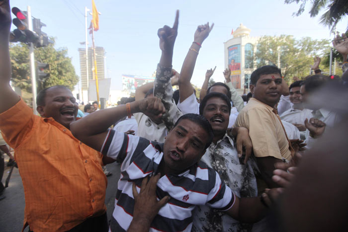 44-year-old Shah Rukh while tweeting refused to be cowed down by Sena threats saying he has "courage of conviction" by his side. Praying for peace, he asserted: "My integrity is non-negotiable ...my being indian unquestionable..." (Photo: AP)