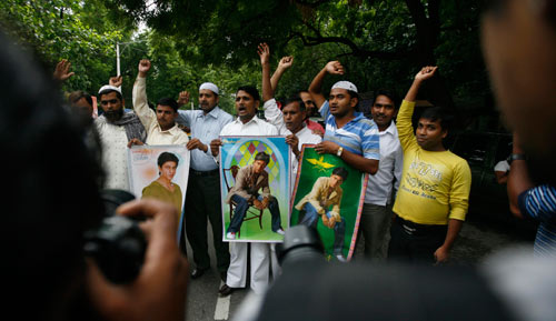 SRK fans protest