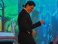 Photo : Exclusive: Shah Rukh visits NDTV, does the Lungi Dance