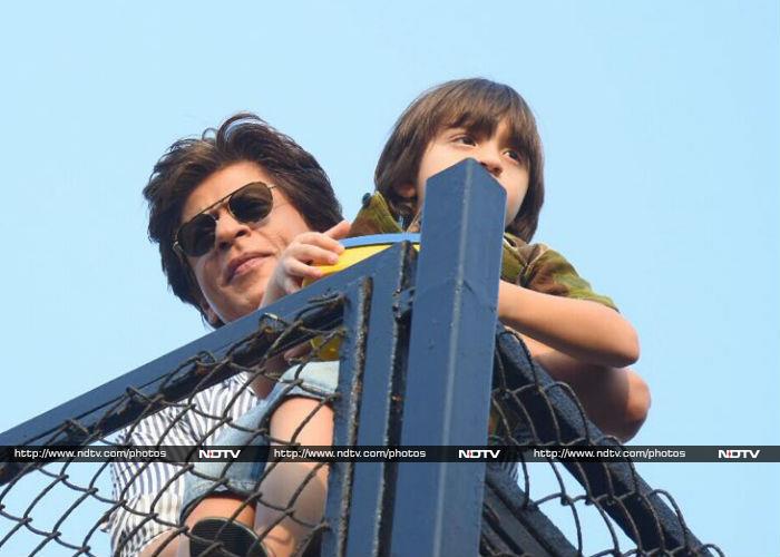 Hello There, Shah Rukh Khan And AbRam