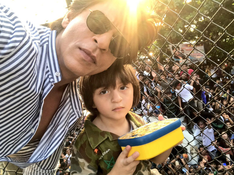 Photo : Hello There, Shah Rukh Khan And AbRam