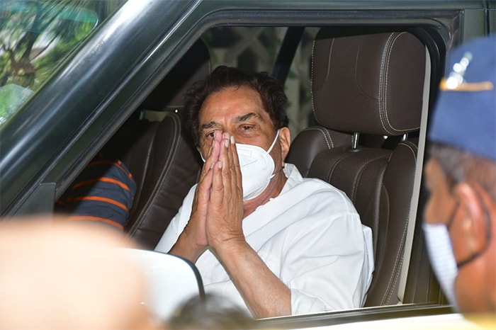 Shah Rukh Khan, Dharmendra And Others Pay Last Respects To Dilip Kumar