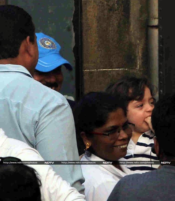 Shah Rukh Khan Works From Home for AbRam