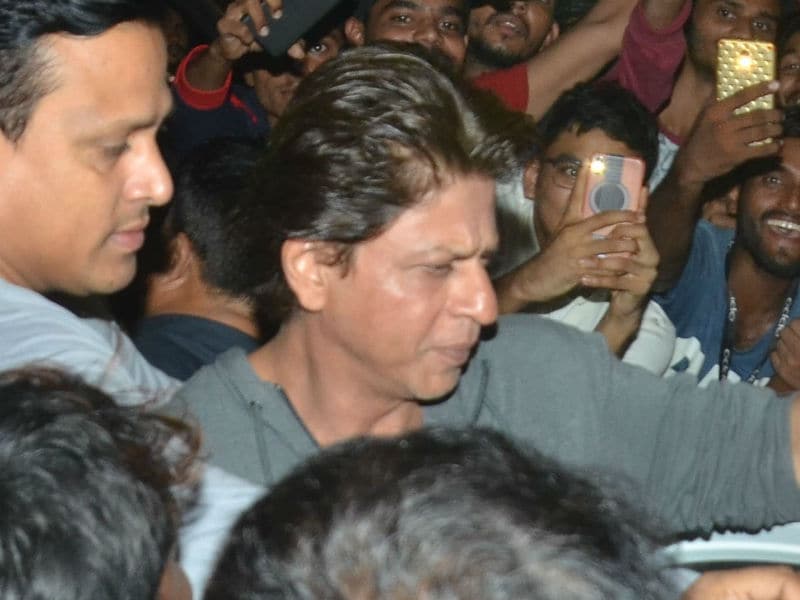 Photo : Shah Rukh And Gauri Add Stardust To Zoya Aktar's Party