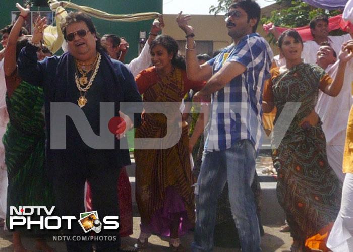 Bengali superstar Prosenjit Chatterjee will be seen dancing with Bappi Lahiri in an upcoming Bengali movie. Prosenjit and Bappida shot for the song together in Film City, Mumbai.