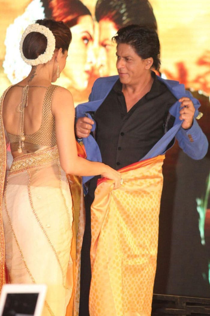 Khan you beat Shah Rukh\'s sari dance?