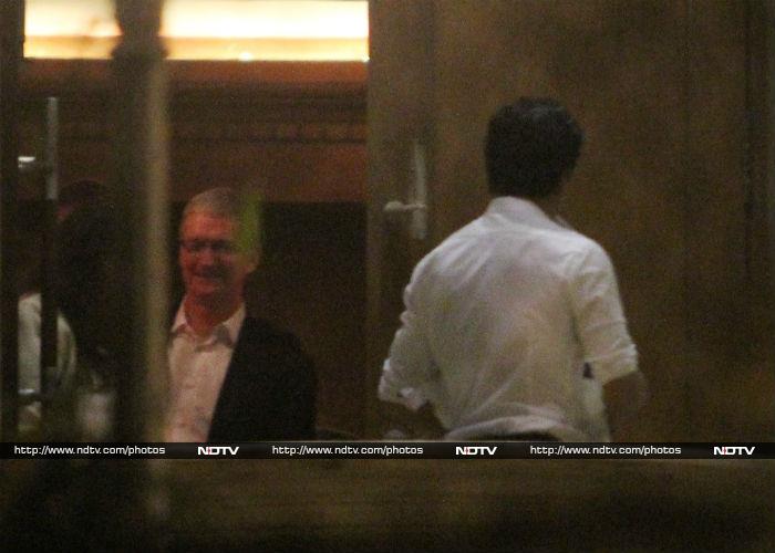Big B, Aamir Attend Shah Rukh Khan\'s Party For Tim Cook