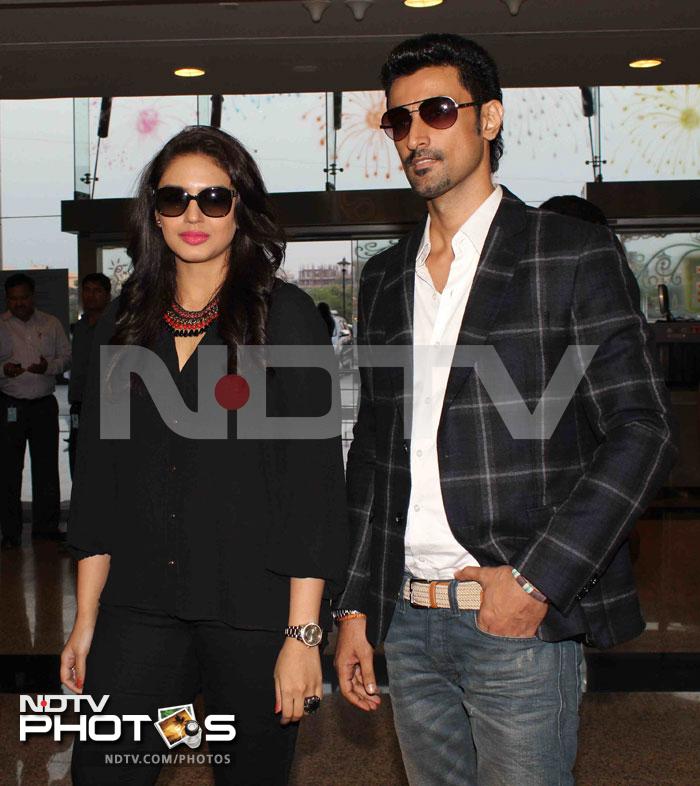 We recently caught Huma Qureshi and Kunal Kapoor promoting their upcoming movie <i>Luv Shuv Te Chicken Khurana.</i><br><br>

The actors looked extremely smart in their matching shades and outfits.