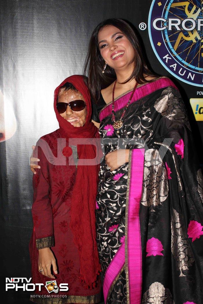 Yummy mummy Lara Dutta, who works towards helping women in distress, was on the sets of <i>Kaun Banega Crorepati 6</i>'s special show with acid victim Sonali Mukherjee from Jharkhand. <br><br> Show's host and megastar Amitabh Bachchan is blown over by the grit and strength of the acid attack victim.