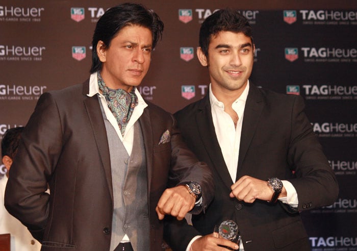 Bollywood star Shahrukh Khan and Formula 2 driver Arman Ebrahim were at the unveiling of TAG Heuer's new limited edition watch in the capital on Saturday (Oct 27).<br><br>

SRK, who will soon be seen on the silver screen in the much awaited movie <i>Jab Tak Hai Jaan</i>, looked dapper in a three-piece suit.