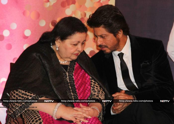 Shah Rukh Khan Bonds With Rekha At The Yash Chopra Memorial Award