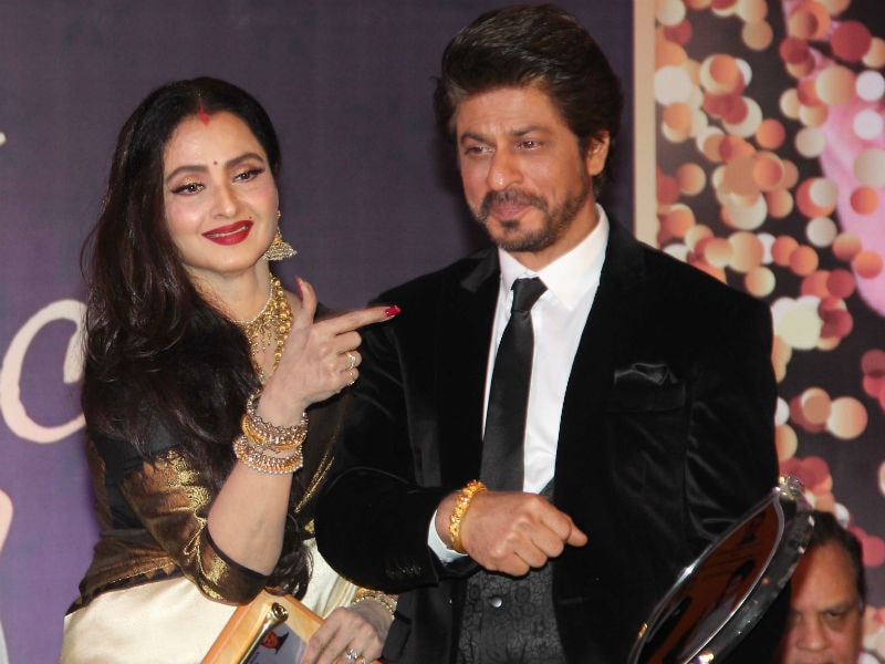 Photo : Shah Rukh Khan Bonds With Rekha At The Yash Chopra Memorial Award