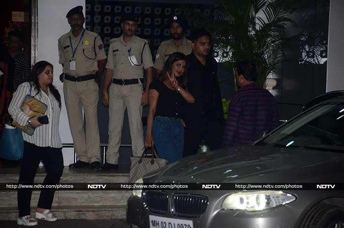 Priyanka flashed a victory sign for the paparazzi, dressed in a black top and trousers.