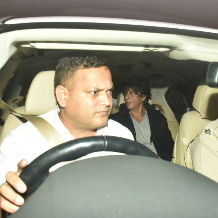 Shah Rukh Khan, Zoya Akhtar And Others Attend Karan Johar\'s House Party