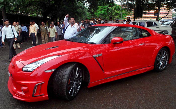 First look: Sachin\'s new red beauty!