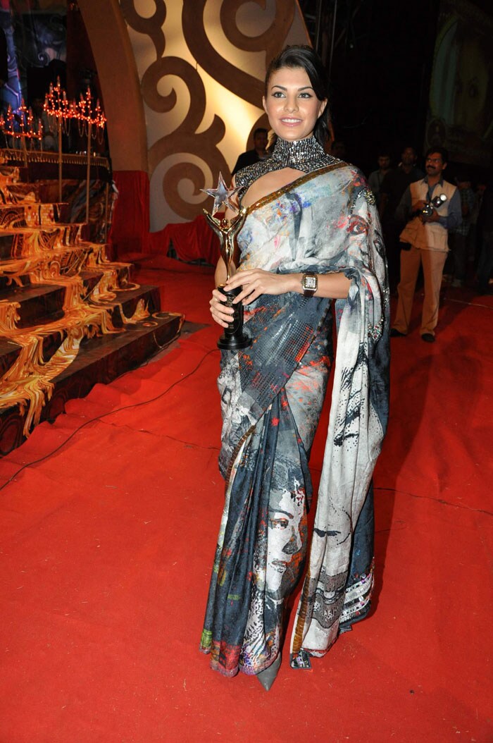 Jacqueline Fernandes poses with her award.