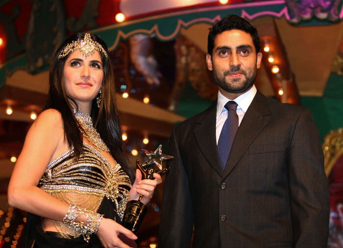 Katrina Kaif bagged the award for Best Actress (Popular Choice) for <i>New York</i> and <i>Ajab Prem Ki Gazab Kahani</i>. Abhishek Bachchan handed over the award to Katrina. (Photo: AFP)